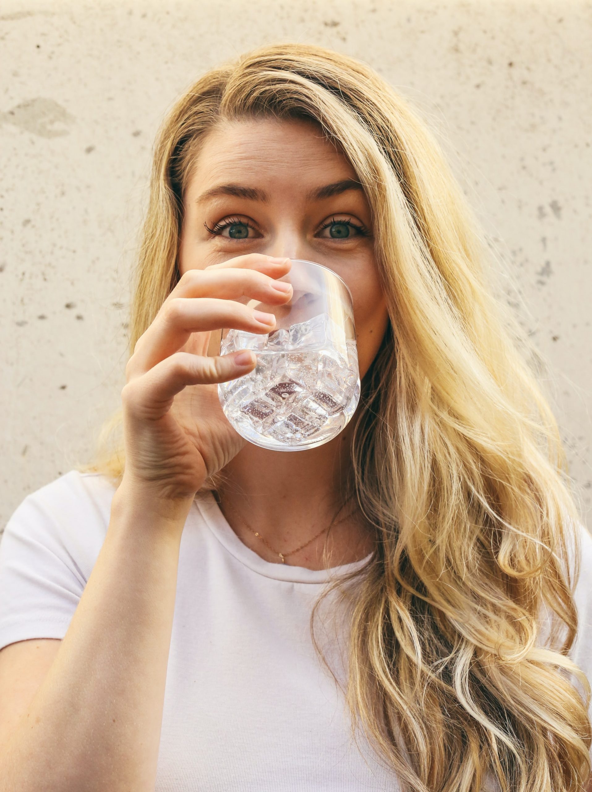 glas wasser trinken